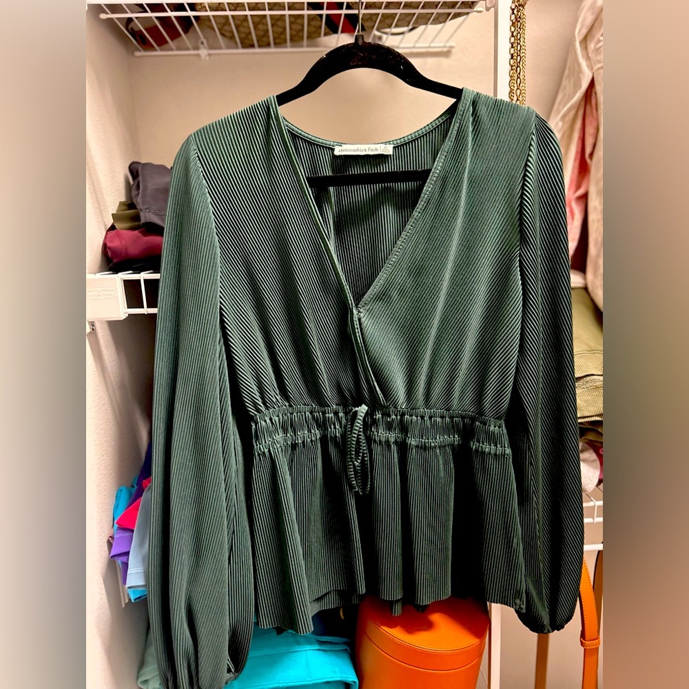 A&F hunter green blouse